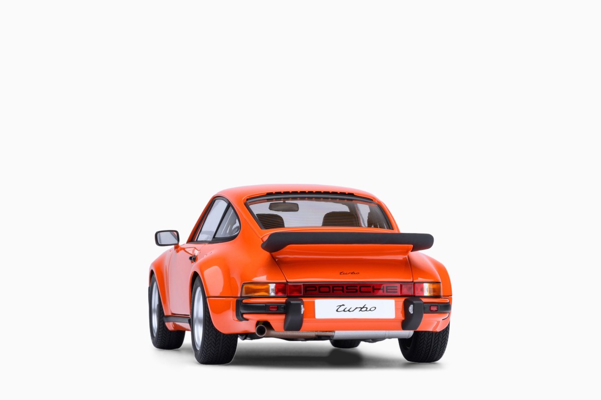 AUTOart 1/18 Porsche 911 (930) Turbo 3.0 in Continental Orange, rear view