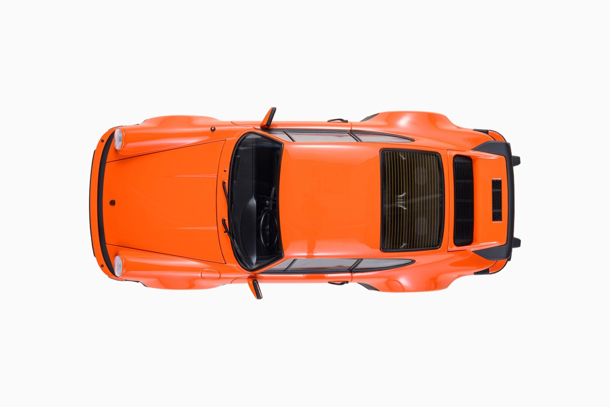 AUTOart 1/18 Porsche 911 (930) Turbo 3.0 in Continental Orange, top view