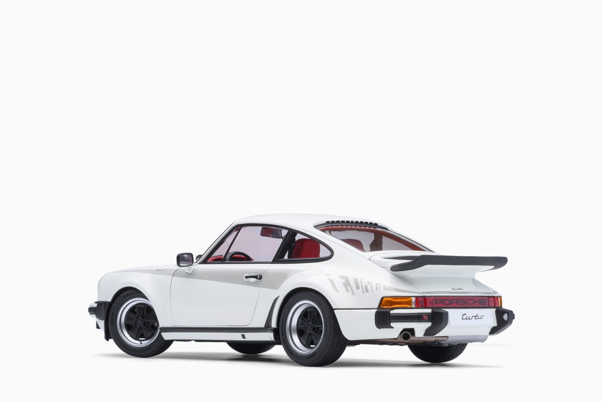 AUTOart 1/18 Porsche 911 (930) Turbo 3.0 in Grand Prix White w/Turbo Stripes, rear three-quarter view
