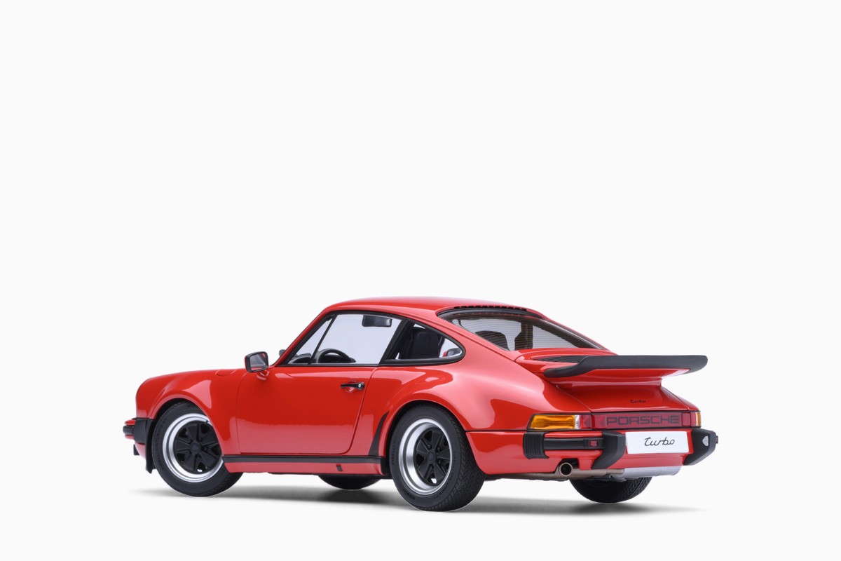 AUTOart 1/18 Porsche 911 (930) Turbo 3.0 in Guards Red, rear three-quarter view