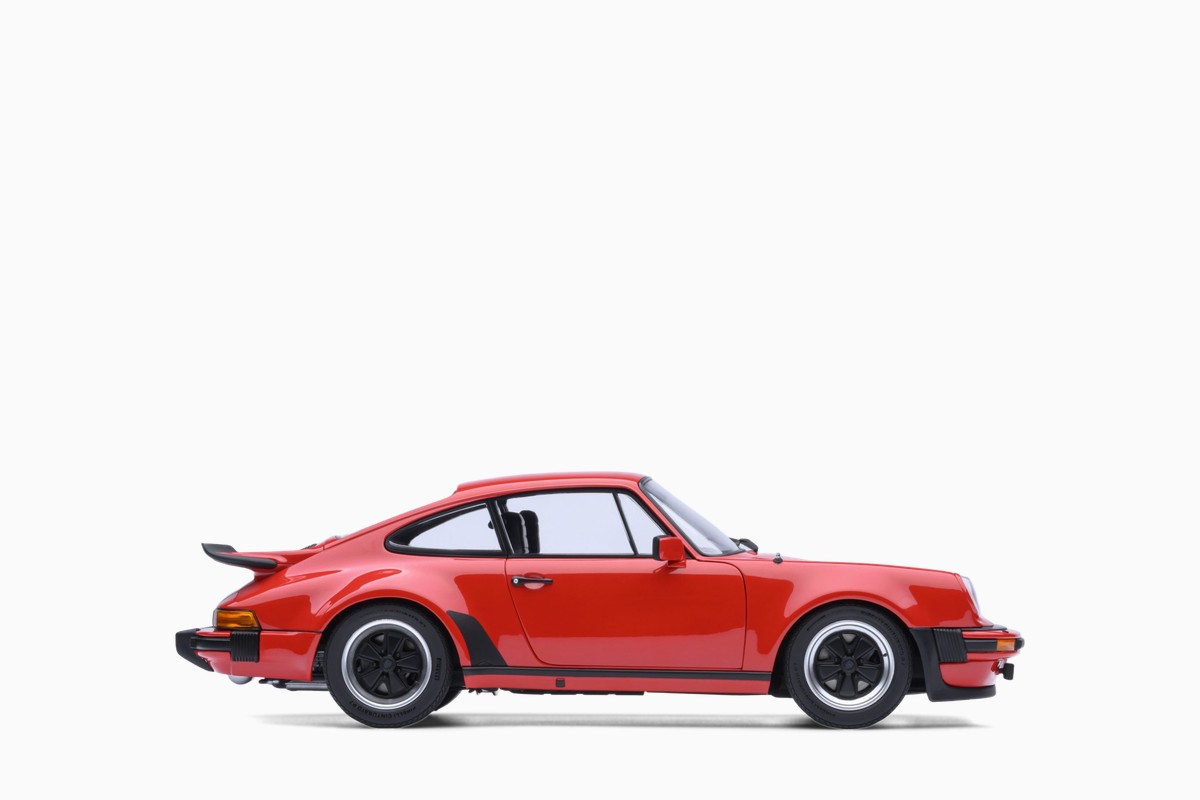 AUTOart 1/18 Porsche 911 (930) Turbo 3.0 in Guards Red, side profile view