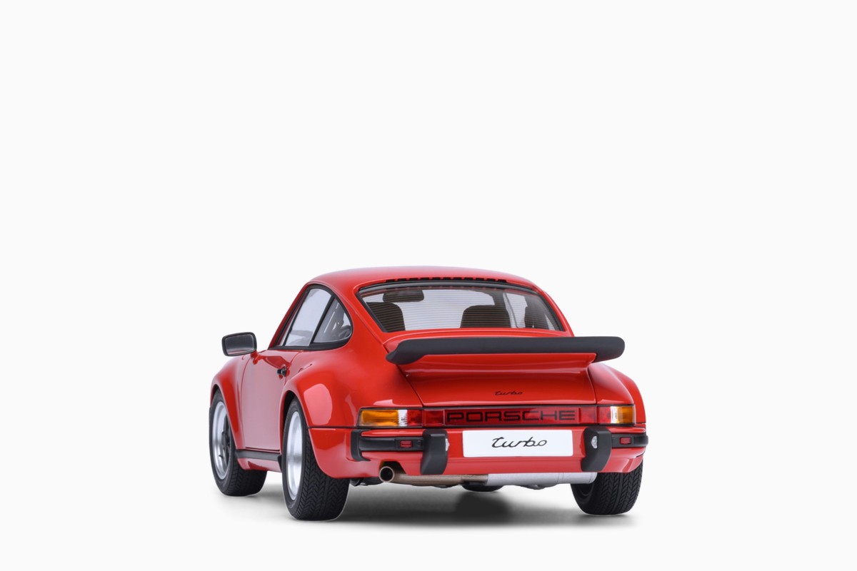 AUTOart 1/18 Porsche 911 (930) Turbo 3.0 in Guards Red, rear view