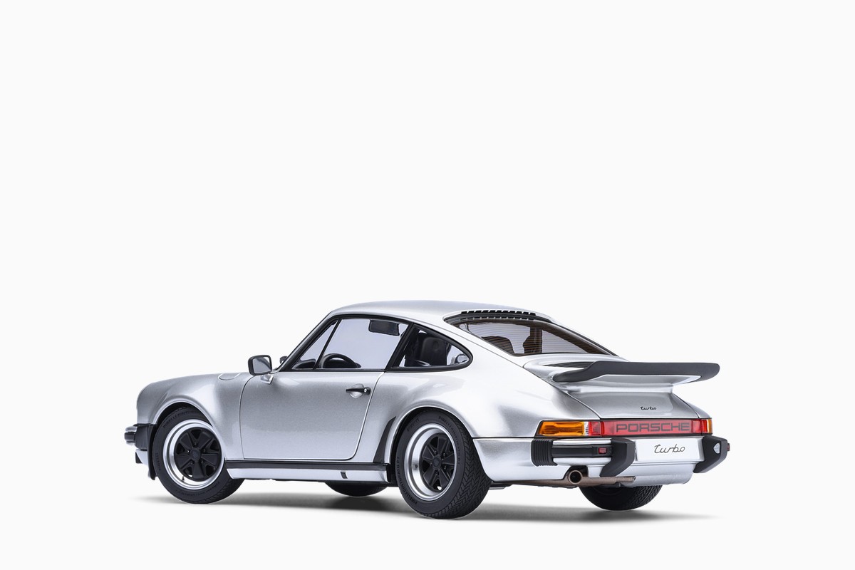 AUTOart 1/18 Porsche 911 (930) Turbo 3.0 in Silver, rear three-quarter view